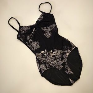 RARE RARE RARE Lululemon *reversible* leotard Sz 2